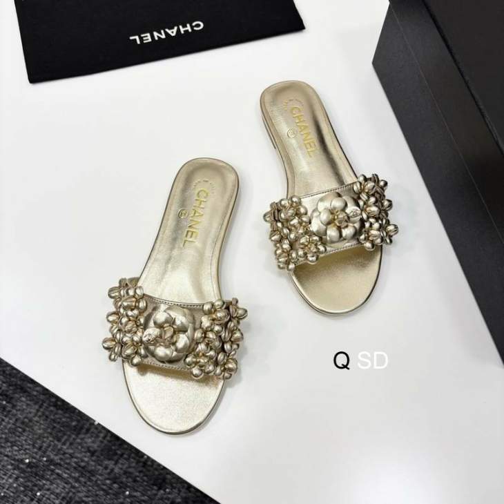 Picture of Chanel Slippers _SKUChanelsz35-40SD03053136